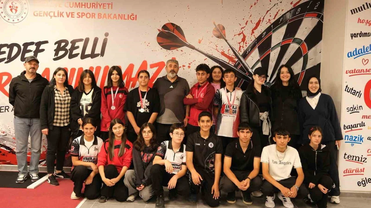 ERZİNCAN’DA AMATÖR SPOR HAFTASI KAPSAMINDA DÜZENLENEN DART İL BİRİNCİLİĞİ MÜSABAKALARI...