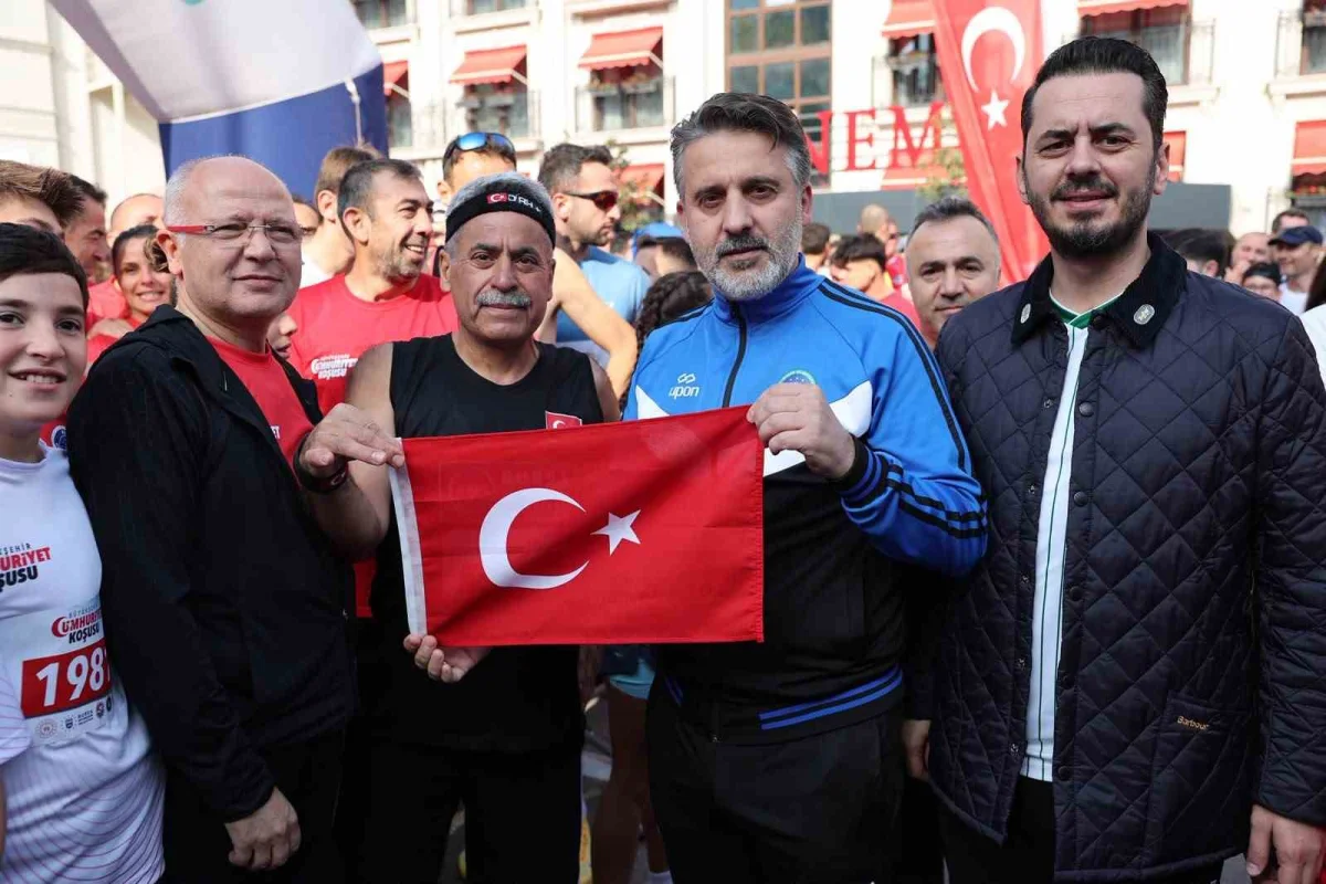 Bursa'da Cumhuriyet Koşusu'na 4 bin kişi katıldı 3