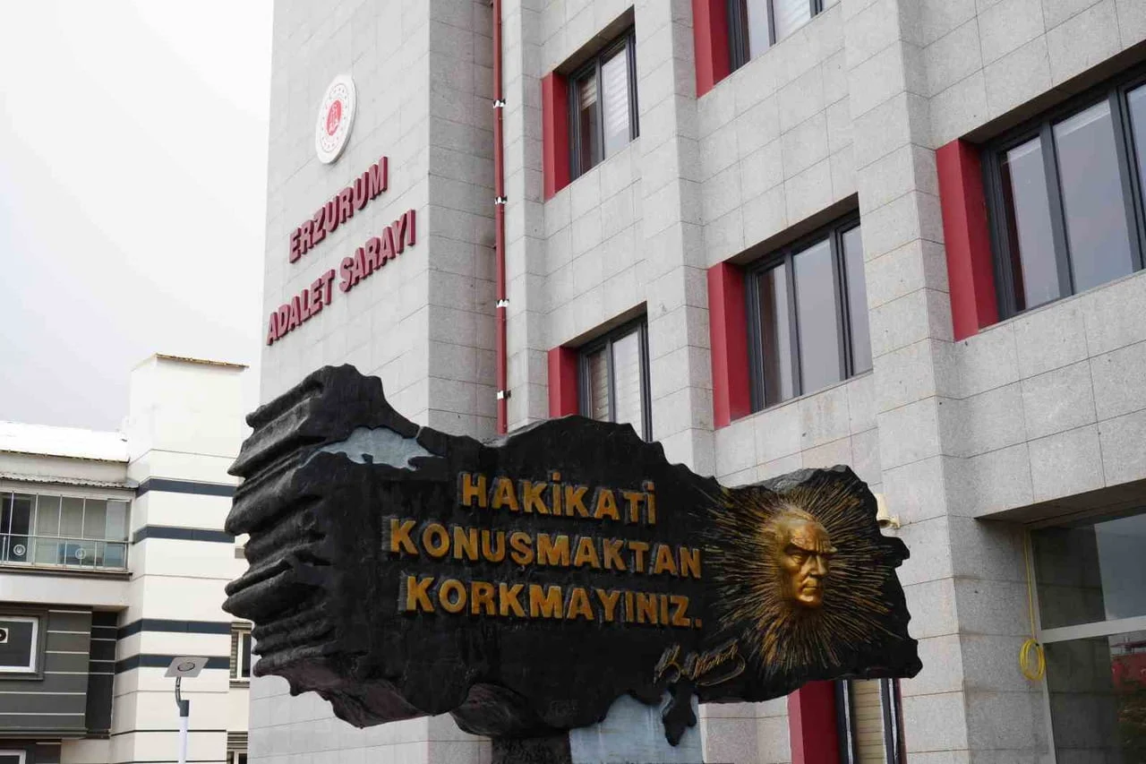 TEKNOLOJİDE YAŞANAN HIZLI GELİŞMELERLE BİRLİKTE YAPAY ZEKÂ ARAÇLARININ KULLANIMI HER GEÇEN GÜN...