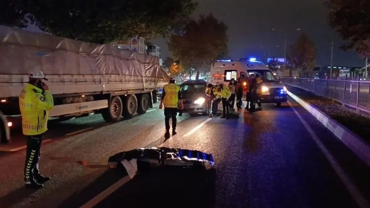 Bursa'da yolun karşısına geçmeye çalışan yaya otomobil çarpması sonucu öldü 4