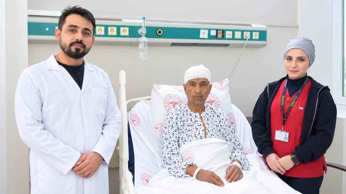 Şanlıurfa'da 60 yaşındaki kadının beyninden 10 santimetrelik kitle çıkarıldı 1