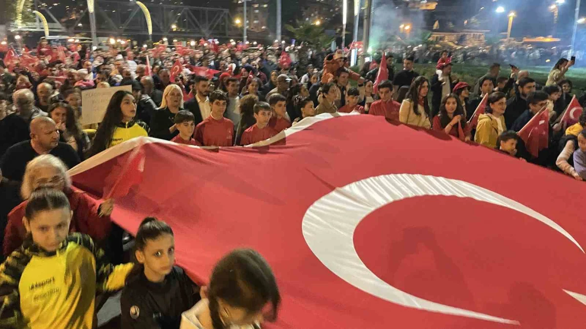 Zonguldak'ta Cumhuriyet Bayramı fener alayı ile kutlandı 3