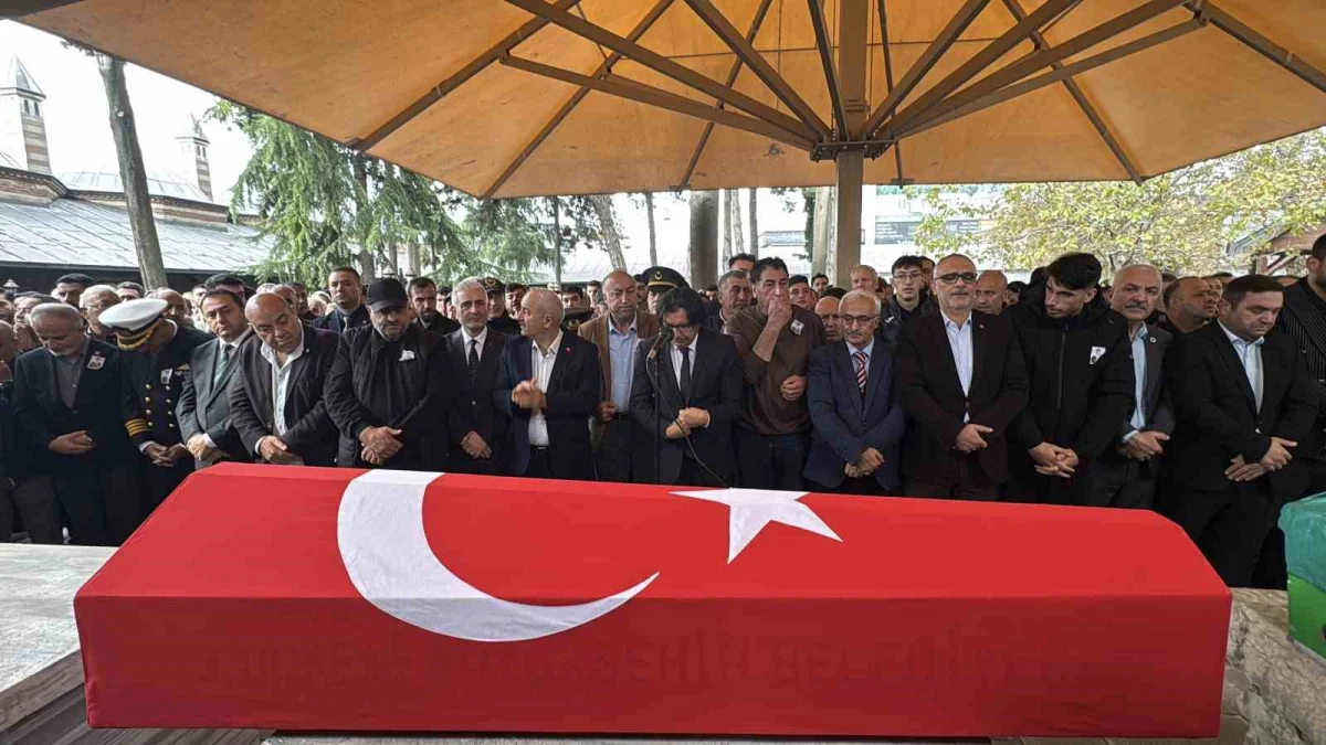 Nöbet sırasında kalp krizi geçiren Uzman Çavuş Oğuzcan Alma son yolculuğuna uğurlandı 3