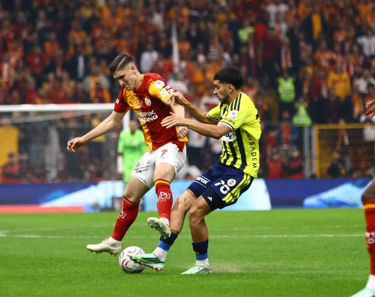 Galatasaray - Fenerbahçe derbisinde ilk dakikalar golsüz geçildi 1
