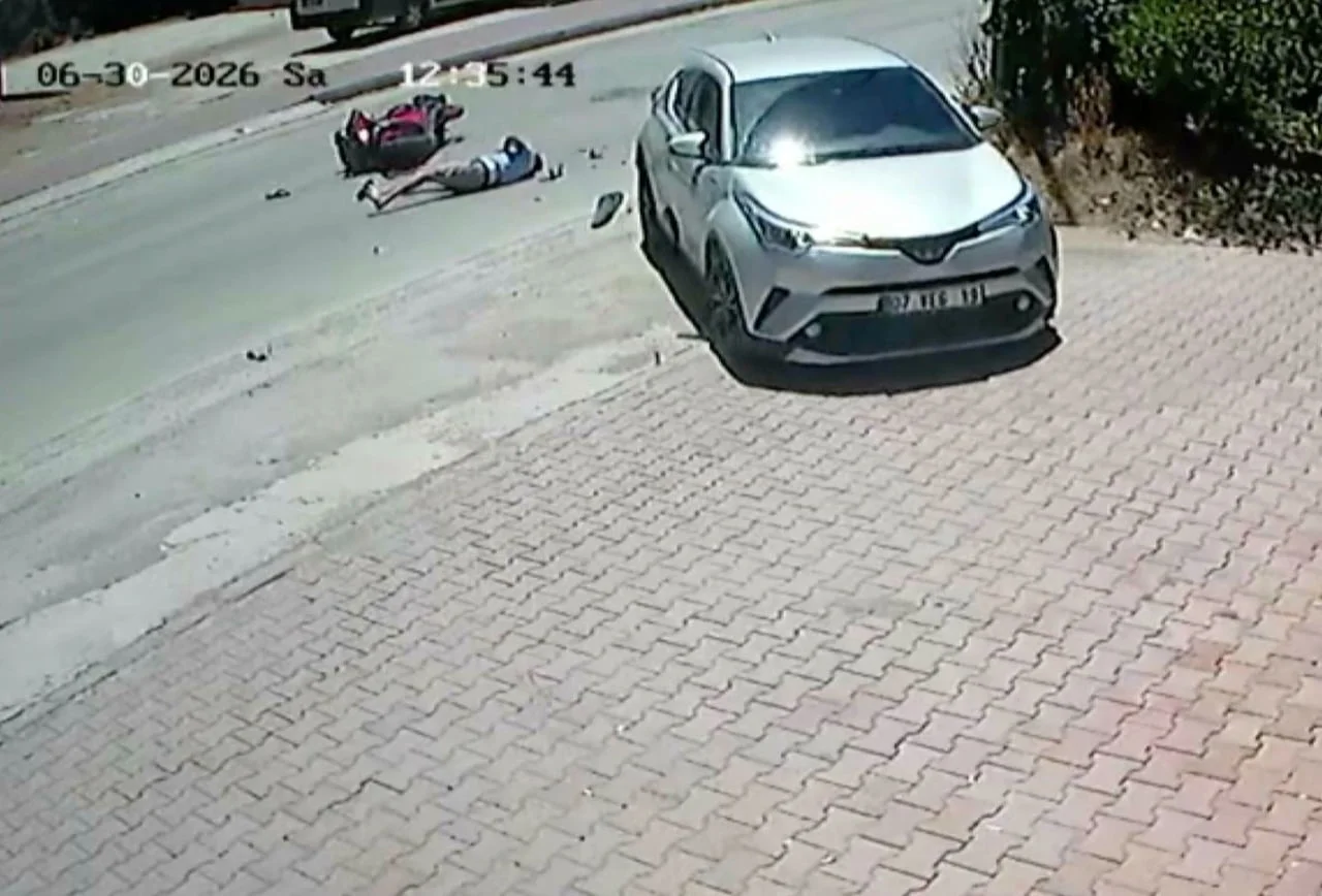 ANTALYA'NIN KUMLUCA İLÇESİNDE NİKAH İÇİN TARİH ALDIKTAN SONRA GEÇİRDİĞİ TRAFİK KAZASINDA 27...