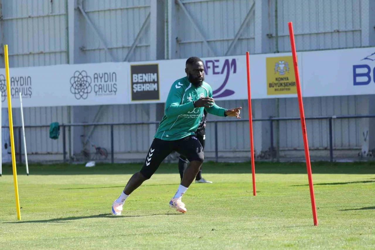 KONYASPOR, YARIN SAAT 13.30'DA BAŞAKŞEHİR'İ KONUK EDECEĞİ KARŞILAŞMANIN SON ÇALIŞMASINI...