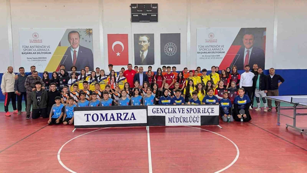Tomarza'da Cumhuriyet Kupası heyecanı: İki branşta kıyasıya mücadele 4