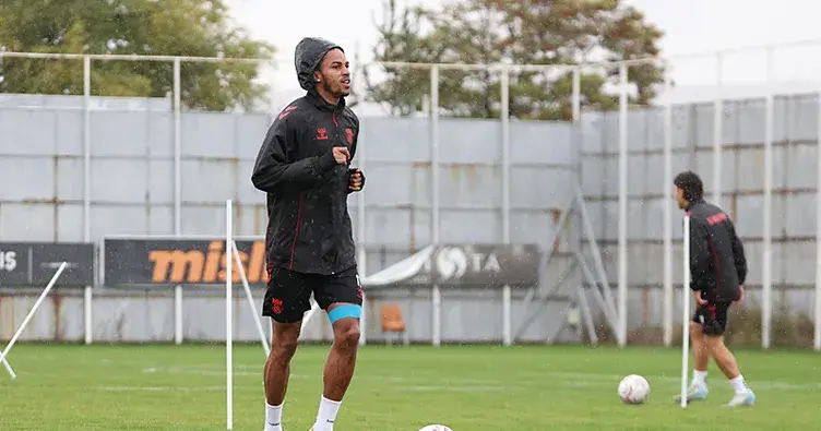 Sivasspor yağmur altında çalıştı!