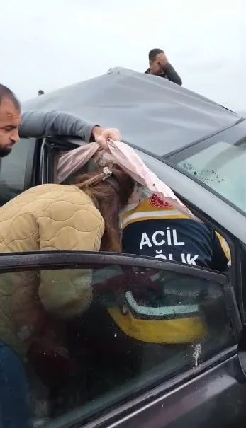 Tekirdağ'da kaza yapan kadın sürücünün yardımına yoldan geçen doktor koştu 2