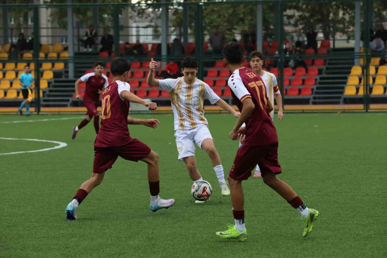 U17 GELİŞİM LİGİ 17. GRUP'TA ZİRVE MÜCADELESİ VEREN KAYSERİSPOR; LİGİN 4. HAFTASINDA EVİNDE AMATÖR...