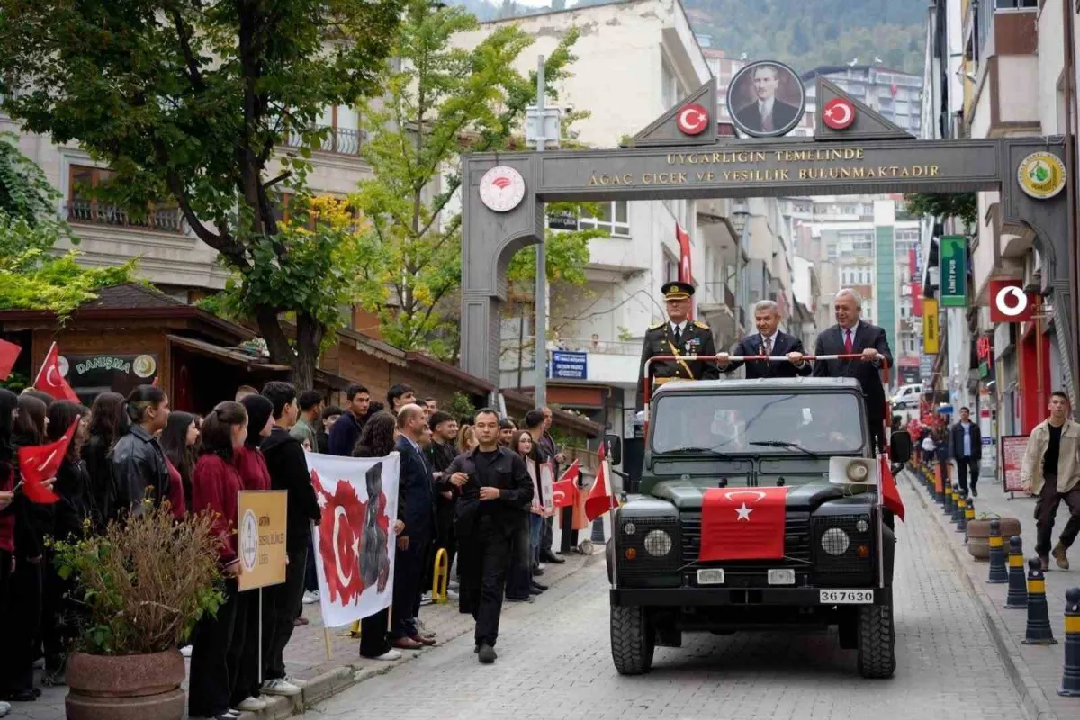 Artvin'de Cumhuriyet'in 103. yıl dönümü törenlerle kutlandı 4
