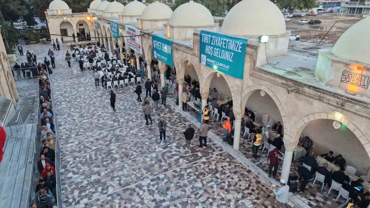 Şanlıurfa'da binlerce vatandaş geleneksel tirit sofrasında bir araya geldi 5