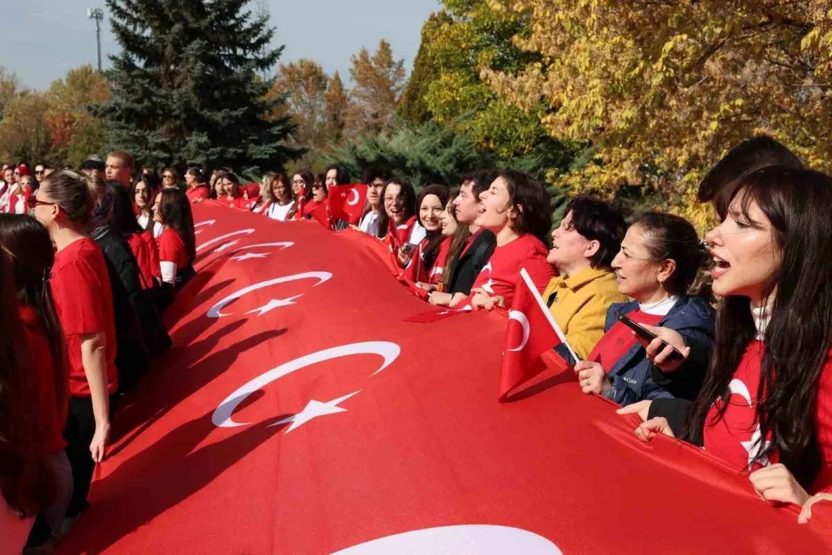 ESOGÜ’de Cumhuriyetin 103. yılı yürüyüşle kutlandı 3