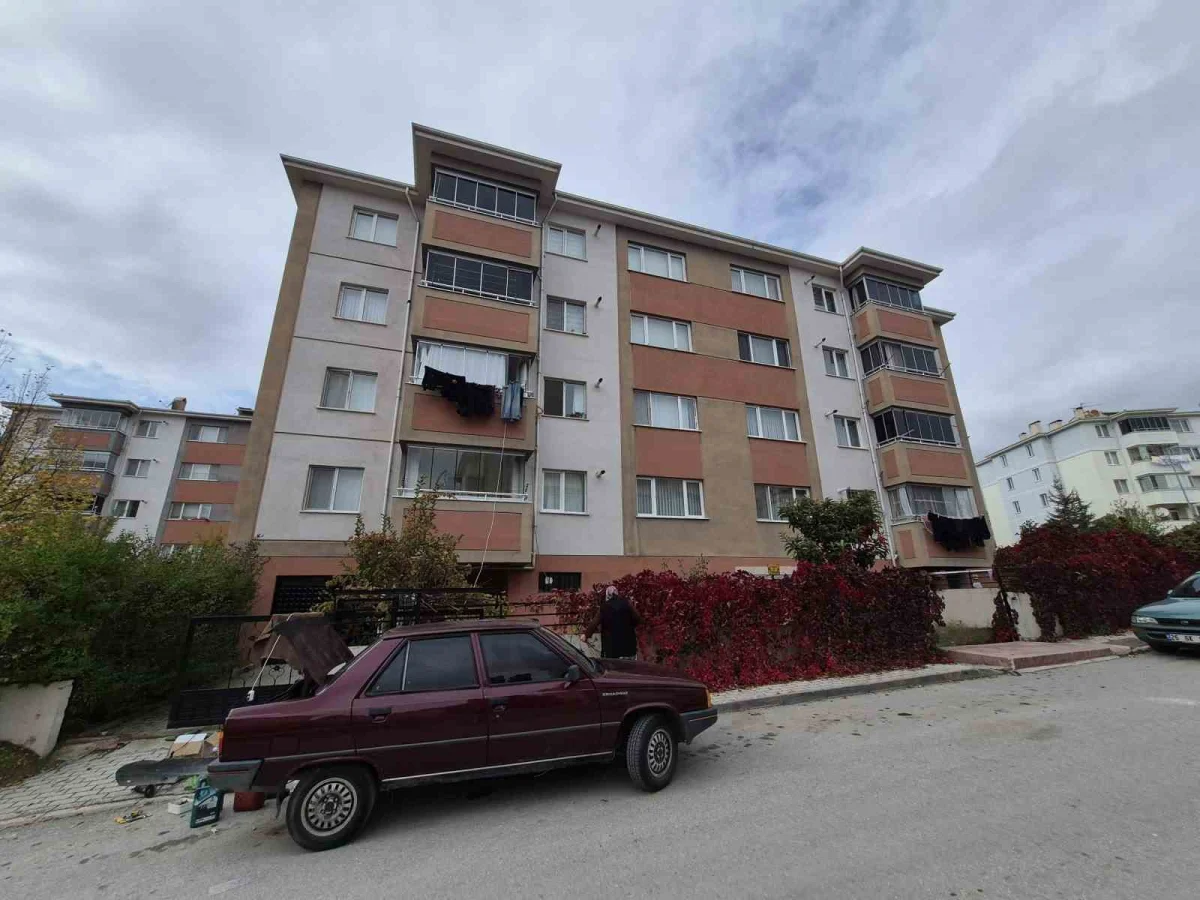 Eskişehir'de 2 yaşındaki çocuk ikinci kattan düştü 4
