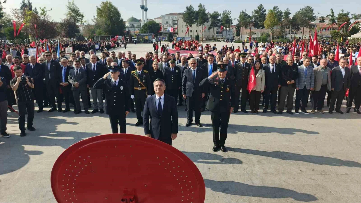 Bafra'da Cumhuriyet'in 103. yılı yürüyüşle kutlandı 5