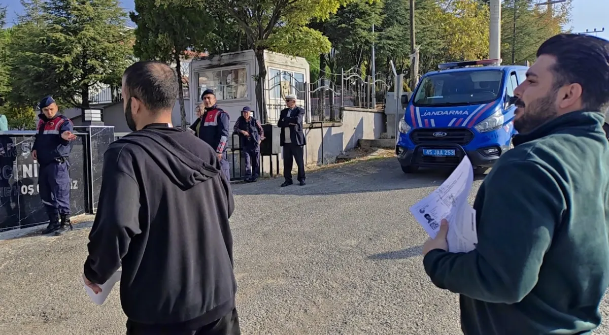 Demirci'de yolda kalan KPSS adaylarını jandarma son dakikada sınava yetiştirdi 1