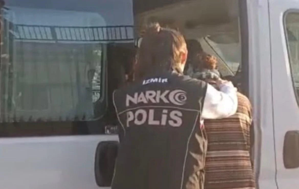UYUŞTURUCU MADDE TİCARETİ YAPARKEN SUÇÜSTÜ YAKALANAN ŞÜPHELİNİN, HIRSIZLIK VE CEZAEVİNDEN KAÇMA...