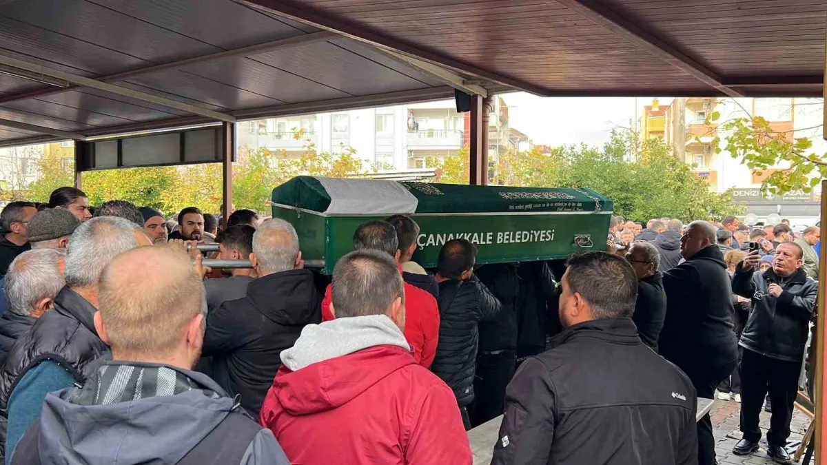 Çanakkale'de ikiye bölünen otomobilde can veren Efe Serin toprağa verildi 1