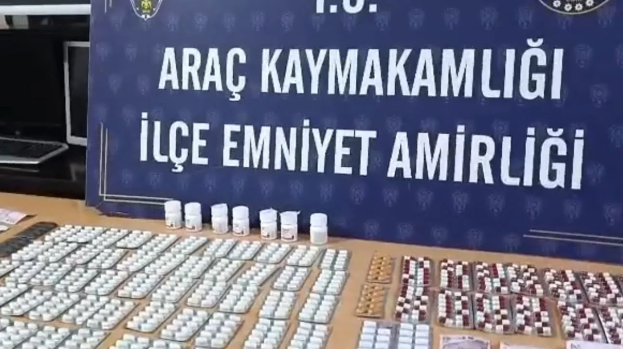 KASTAMONU İL EMNİYET MÜDÜRLÜĞÜ EKİPLERİNCE ARAÇ İLÇESİNDE GERÇEKLEŞTİRİLEN UYUŞTURUCU...