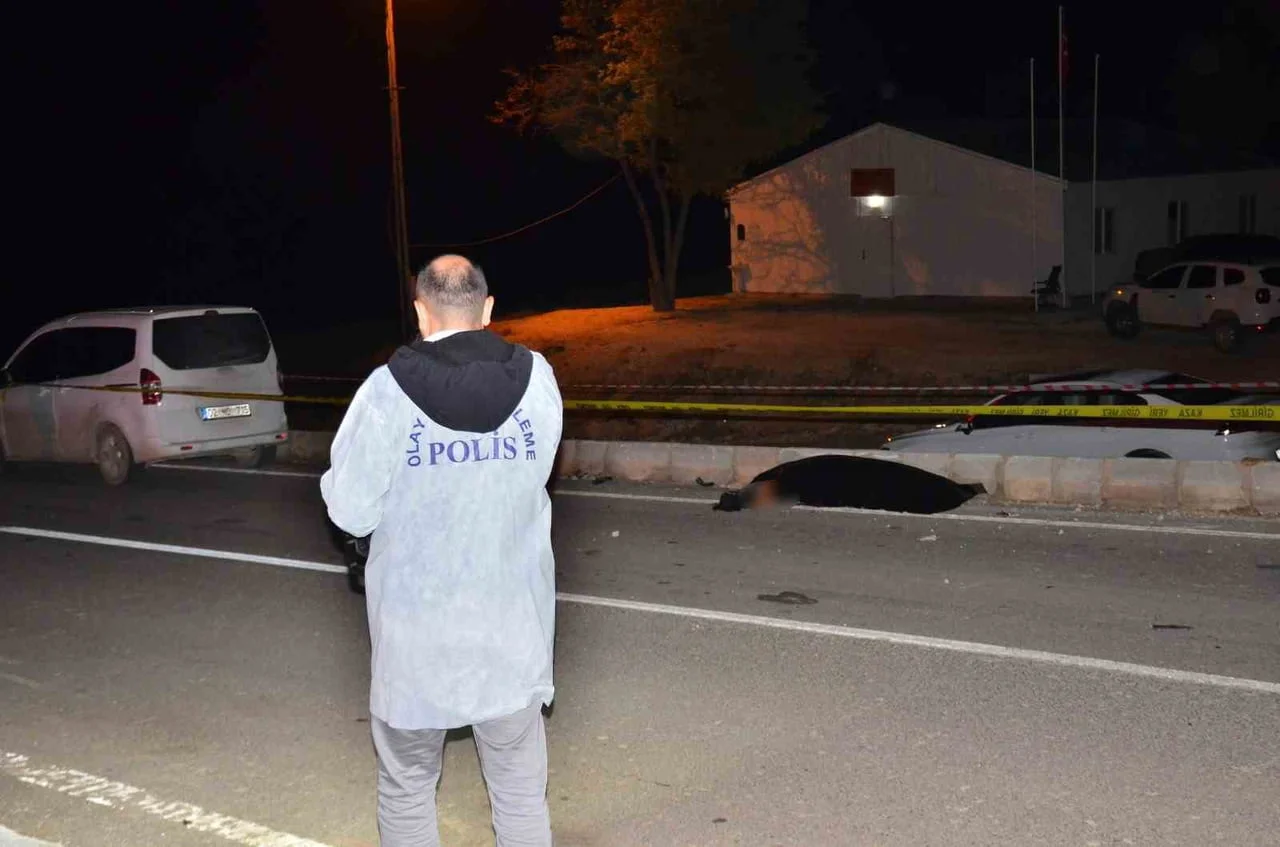ADIYAMAN'IN BESNİ İLÇESİNDE MEYDANA GELEN TRAFİK KAZASINDA, BİR KİŞİ HAYATINI KAYBETTİ.