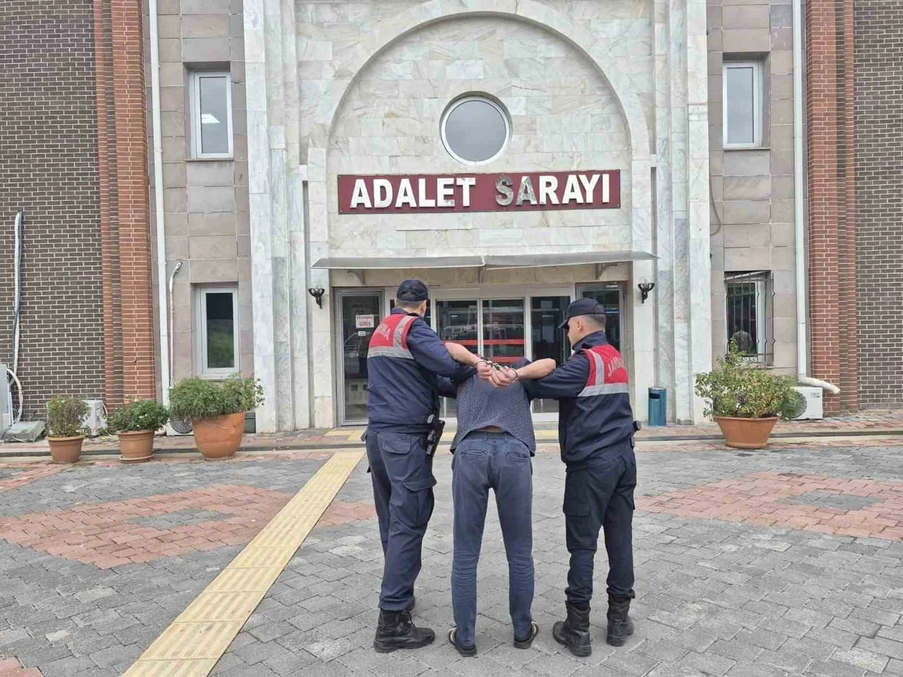 ISPARTA’NIN GÖNEN İLÇESİNDE JANDARMA EKİPLERİNCE DÜZENLENEN UYUŞTURUCU OPERASYONUNDA 1 ŞÜPHELİ...