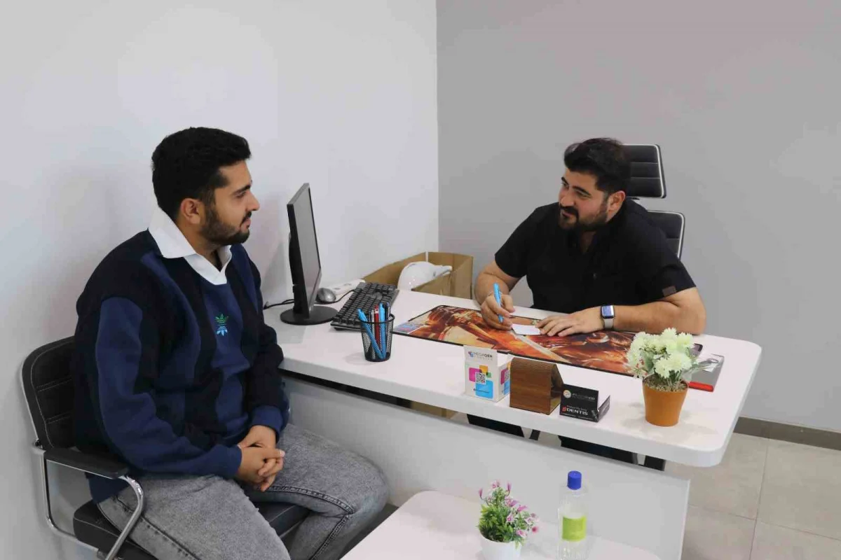 Sivas'ta Eypio'ya benzerliğiyle şaşırtan diş hekimine yoğun ilgi 5