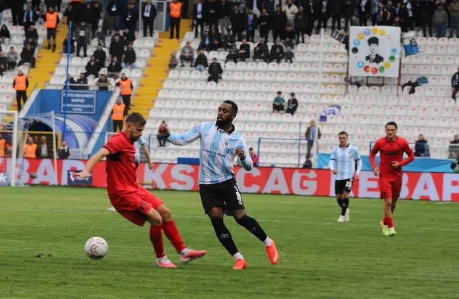 Trendyol Süper Lig'de Erzurumspor FK sahasında Çorum FK'ya 3-1 mağlup oldu 2