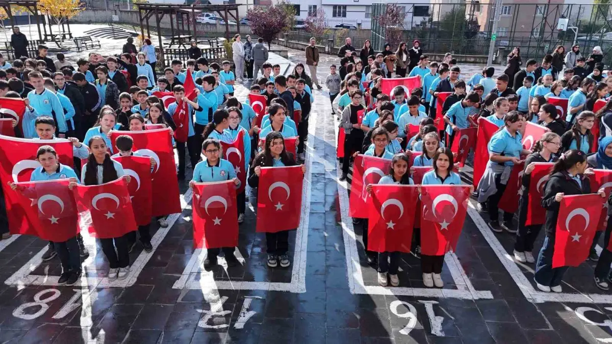 Sivas'ta 850 ortaokul öğrencisinden 29 Ekim'e özel koro ve koreografi gösterisi 3