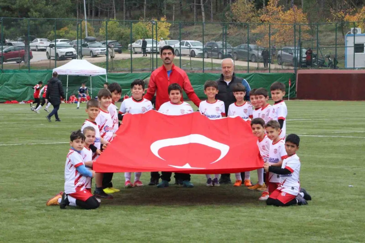 Eskişehir'de 29 Ekim Cumhuriyet Bayramı futbol müsabakaları tamamlandı 3
