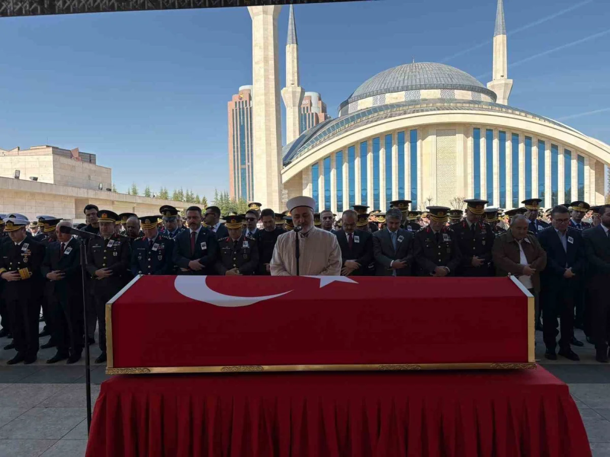 Ankara'daki askeri araç kazasında şehit olan Albay Sayit Gökgöz son yolculuğuna uğurlandı 3
