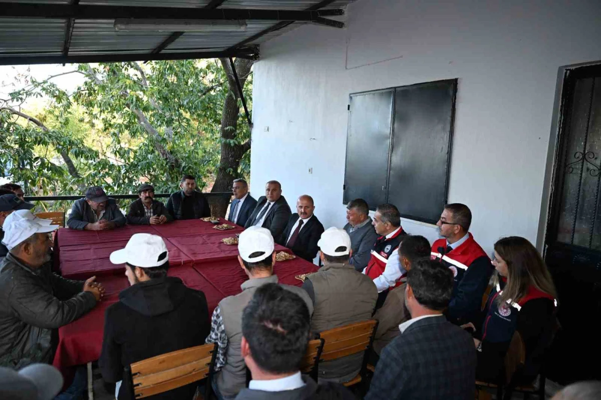 Aydın Valisi Dr. Osman Varol Sarıçam Mahallesi'nde vatandaşların taleplerini dinledi 3