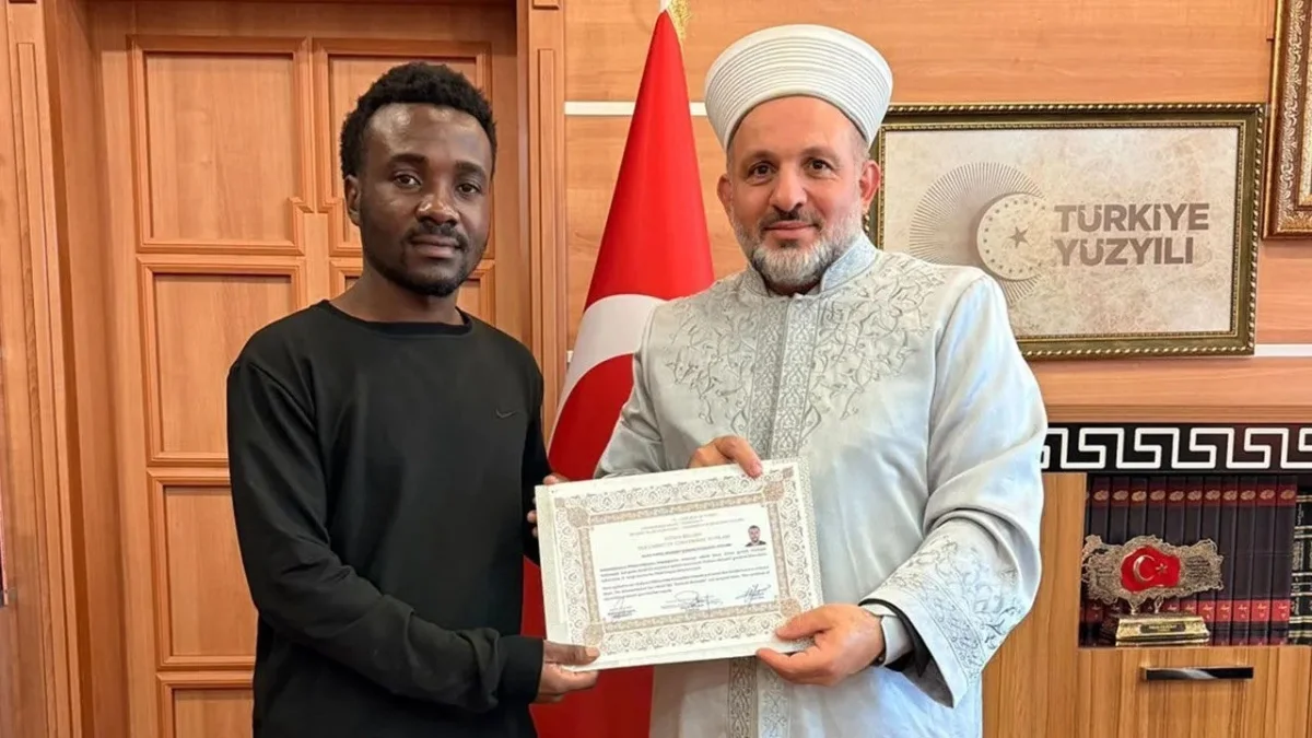 Bolu'da Kongolu üniversite öğrencisi Müslüman oldu: Osman ismini aldı 1