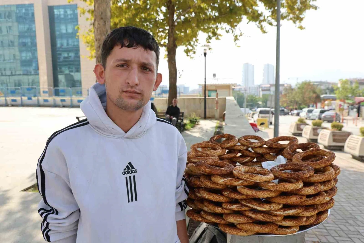 Elazığ'da simit tezgahına not bırakıp KPSS'ye girdi: Döndüğünde poşetteki parayı görünce duygulandı 1