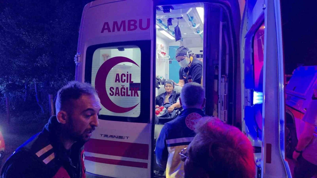 SAKARYA’NIN AKYAZI İLÇESİNDE 2 GÜNDÜR KAYIP OLARAK ARANDIKTAN SONRA SAĞ BULUNAN ALZAYMIR HASTASI...