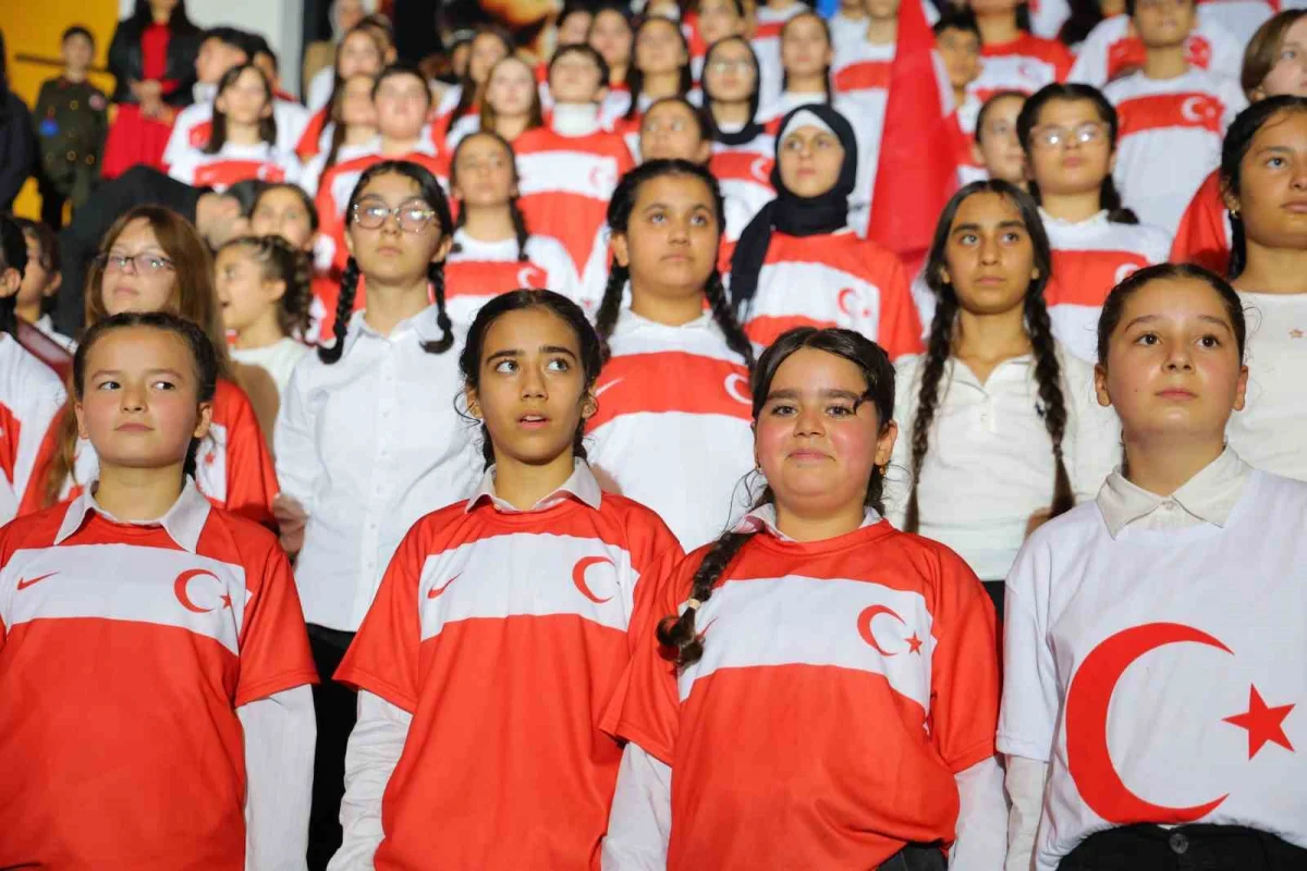 Kahramanmaraş'ta bin 300 öğrenci Cumhuriyet için aynı sahnede buluştu 4