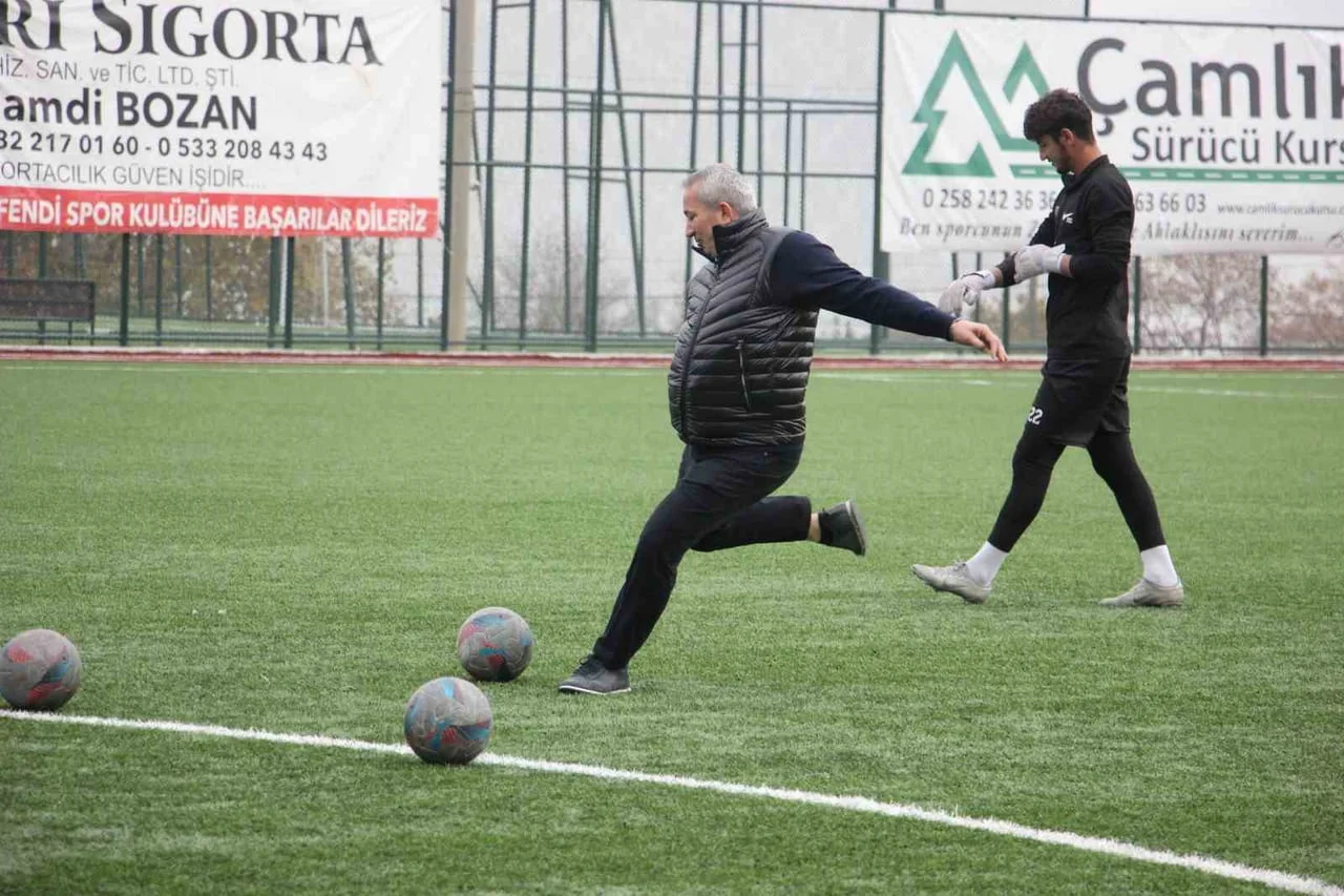 TFF NESİNE 3. LİG 2. GRUPTA MÜCADELE EDEN VE 4. HAFTA İTİBARİYLE 2 PUANLA LİGİN ALT SIRALARINDA...