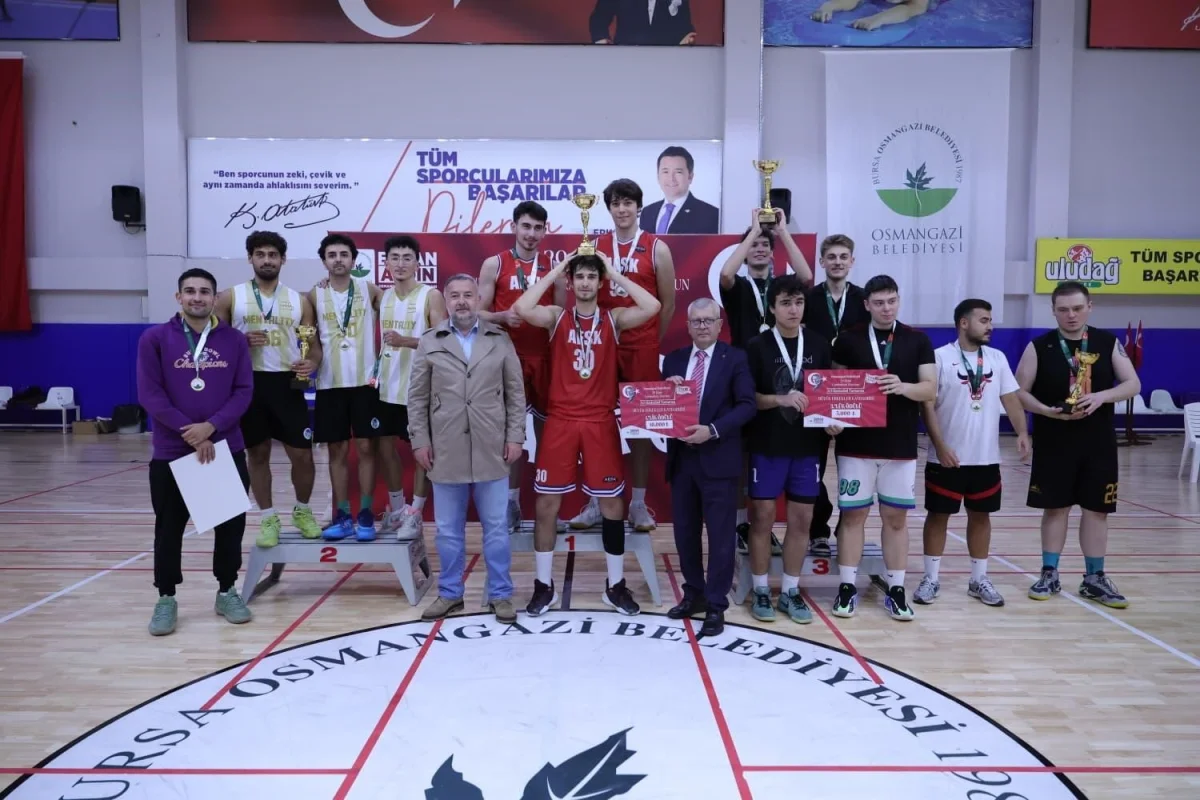 Osmangazi'de Cumhuriyet Bayramı coşkusu basketbol turnuvasıyla yaşandı 4