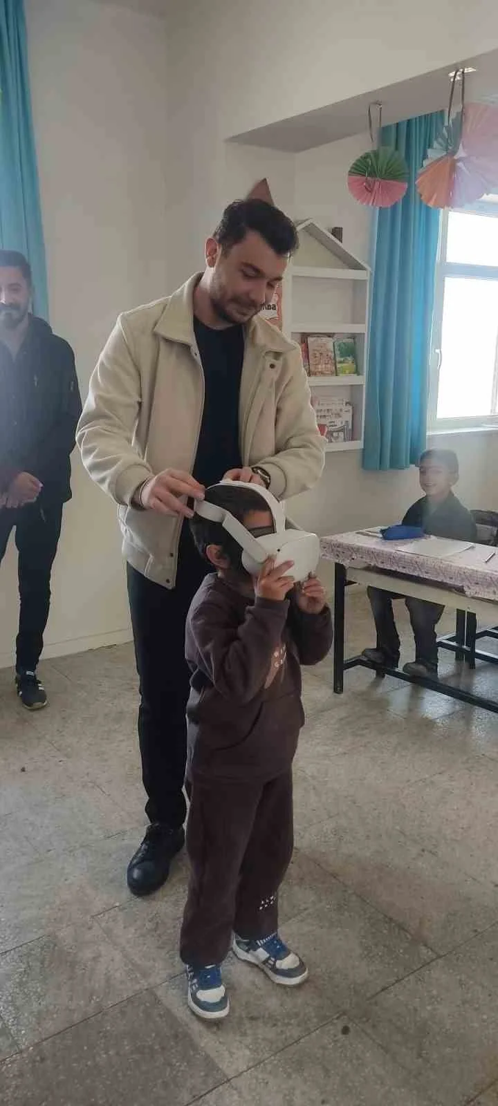 Van'ın sınır ilçesi Saray'da öğrencilere teknoloji ve bilim deneyimi 5