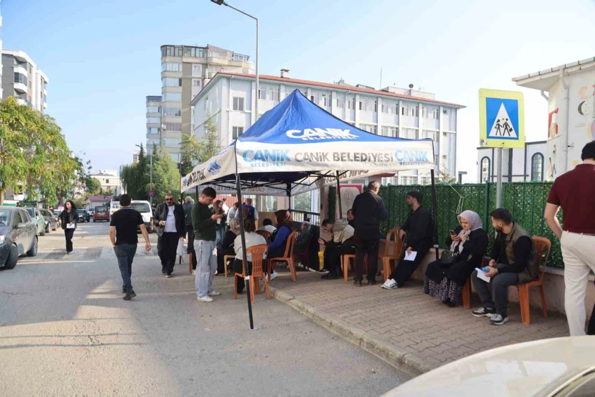 Canik Belediyesi KPSS adayları ve aileleri için sınav merkezlerinde seferber oldu 4