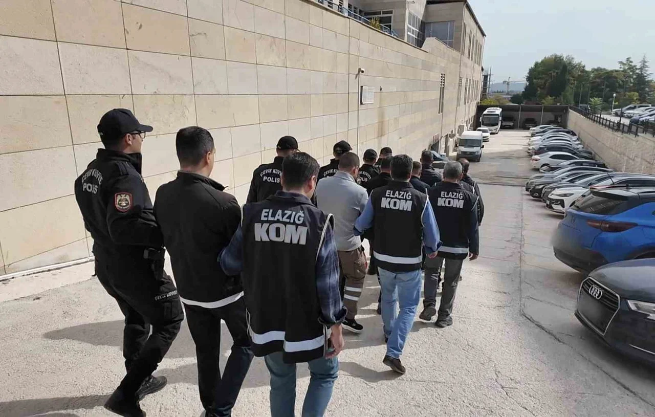 ELAZIĞ’DA EMNİYET EKİPLERİ TARAFINDAN TEFECİLERE YÖNELİK DÜZENLENEN EŞ ZAMANLI OPERASYONDA...