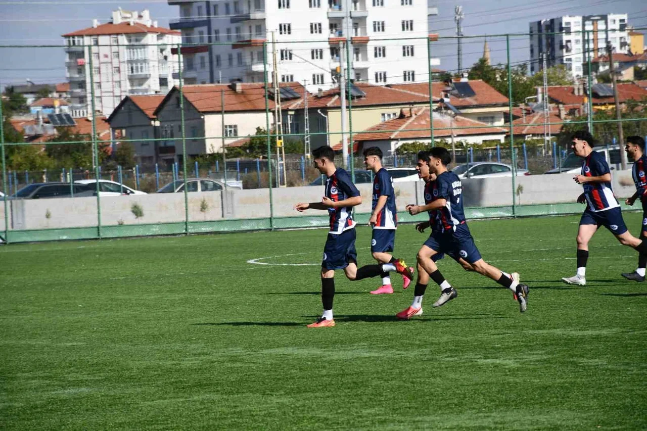 KAYSERİ SÜPER AMATÖR KÜME'DE SEZONUN İLK GOLÜNÜ KOCASİNAN ÜLKÜSPOR’DAN ABDULSAMED BOZÜSLÜ...