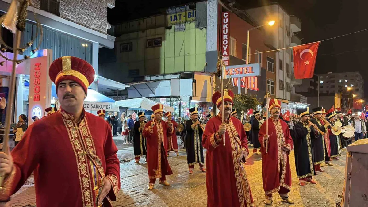 Osmaniye'de Cumhuriyet coşkusu 103 metrelik bayrakla kutlandı 2