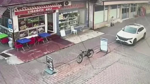 Polisin ‘dur’ ihtarına uymayan ehliyetsiz motosiklet sürücüsü kamerada