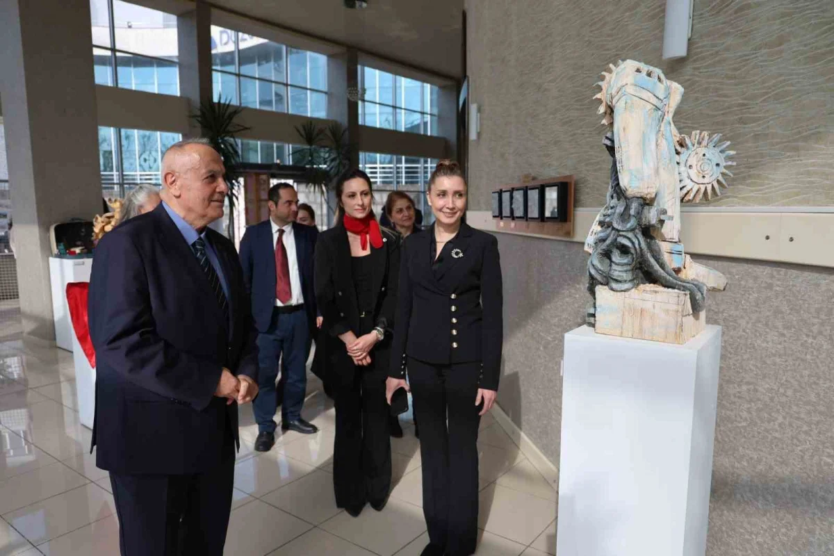 Düzce Üniversitesi'nde Cumhuriyet ve Atatürk temalı sergi açıldı 1