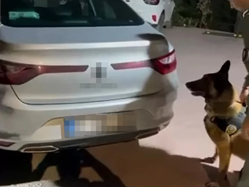 Bilecik'te takip edilen araçtaki valizden 8,5 kilo uyuşturucu çıktı: 2 tutuklama 3