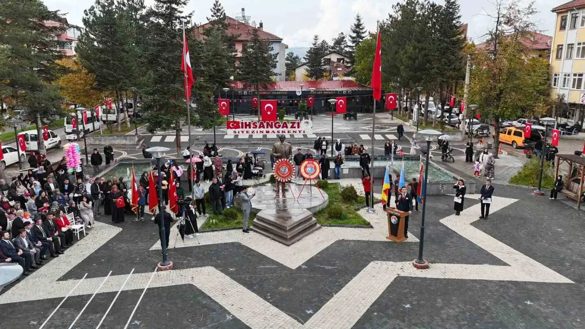İhsangazi'de sağanak yağış altında atlı Cumhuriyet Bayramı kutlaması 4
