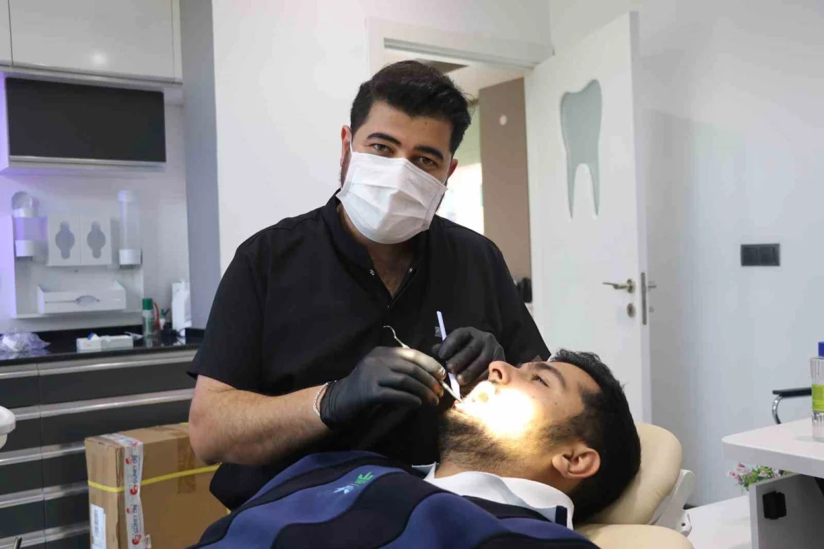 Sivas'ta Eypio'ya benzerliğiyle şaşırtan diş hekimine yoğun ilgi 4