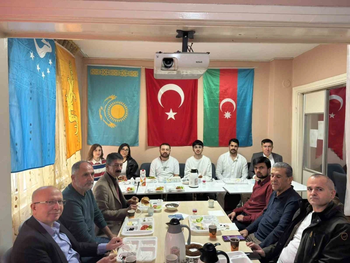 Eskişehir'de eğitim gören Türk Dünyası öğrencileri kahvaltıda bir araya geldi 2