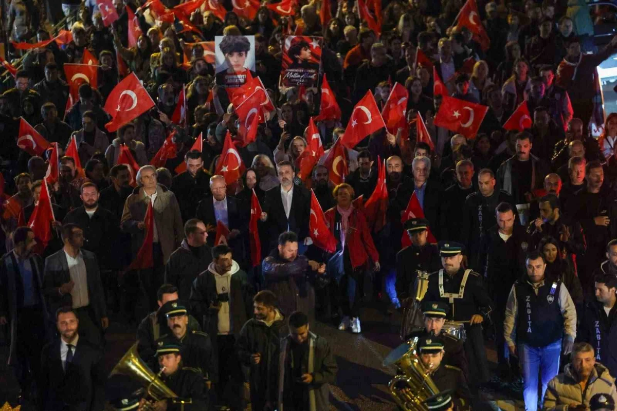 Bursa'da 103. yıl dönümü coşkusu kortej yürüyüşü ve Berkay konseriyle yaşandı 4