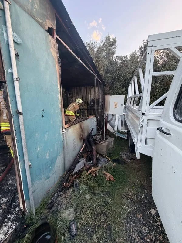 Samandağ'da oto galeride çıkan yangında 3 araç zarar gördü 3